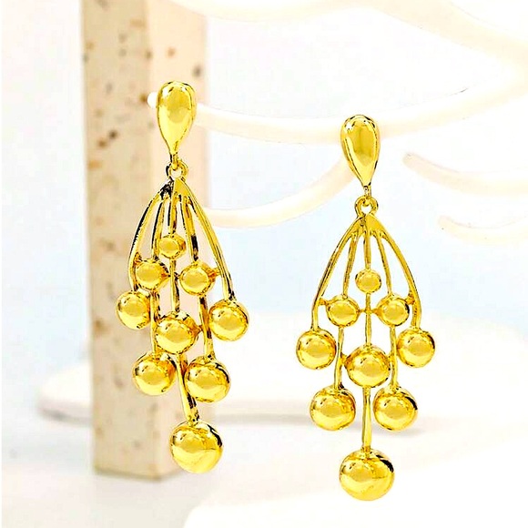 Elegant Gold Drop Earrings - Picture 2 of 3